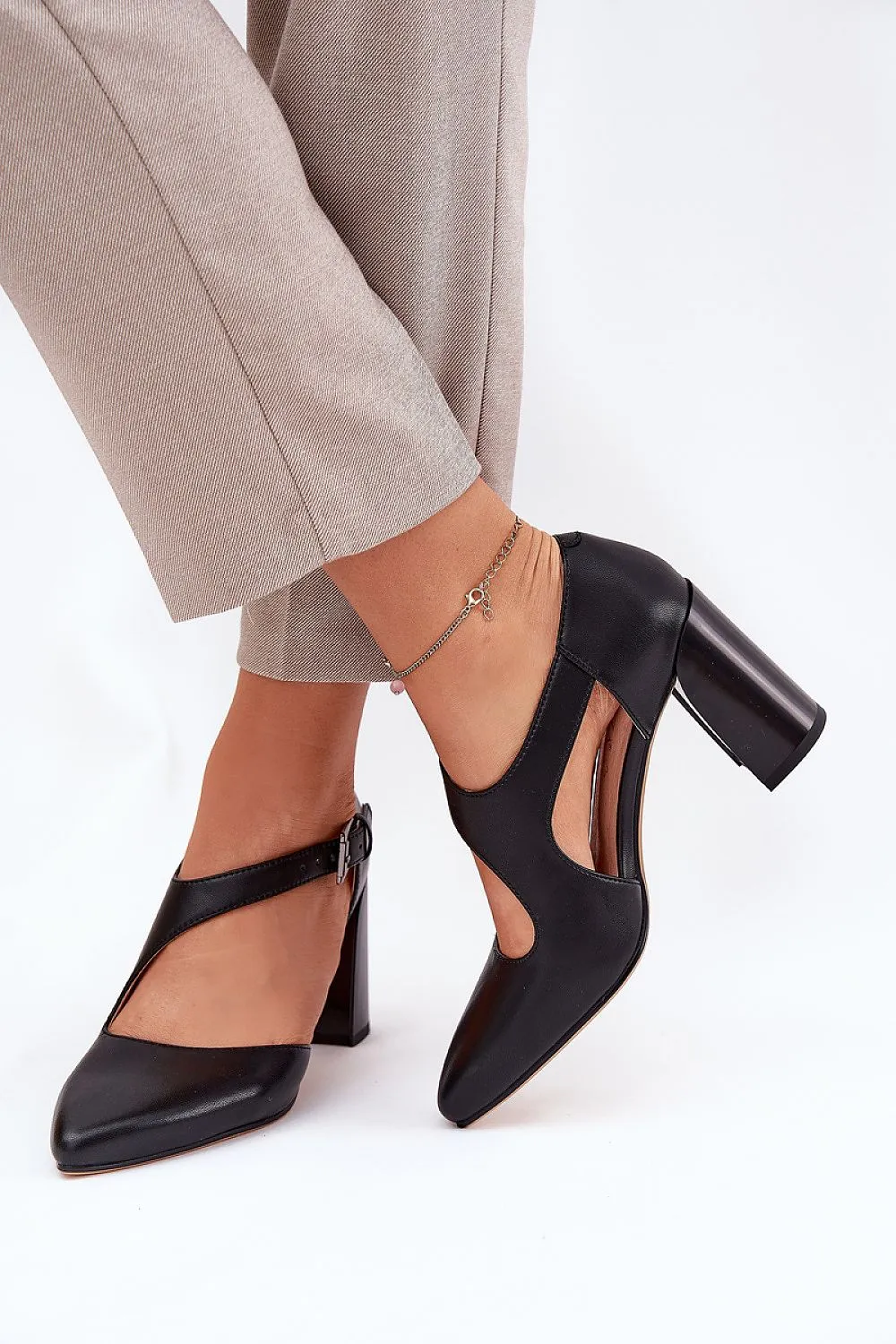 Block heel pumps