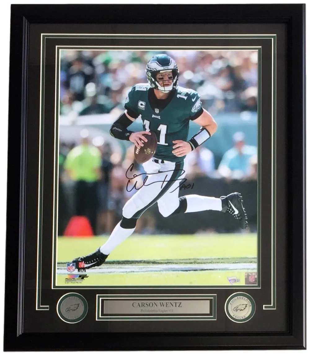 Carson Wentz Signed Framed 16x20 Philadelphia Eagles Running Photo Fanatics