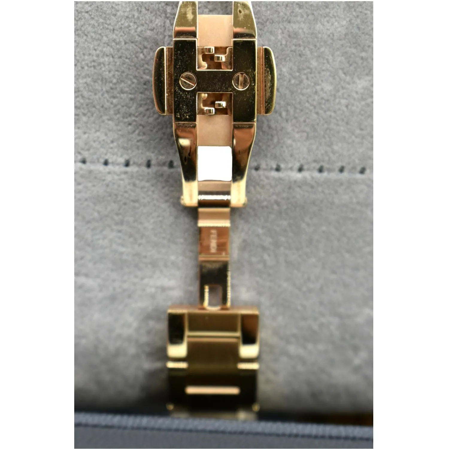 FENDI Momento Swiss Quartz Stainless Steel Date Watch White Dial 34mm