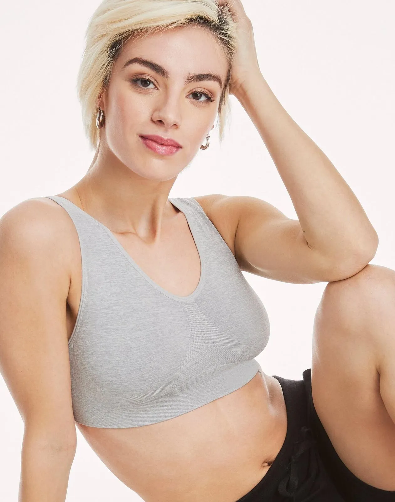 Hanes Women's Seamless Pullover Cozy Bra. MHG196 MHG196