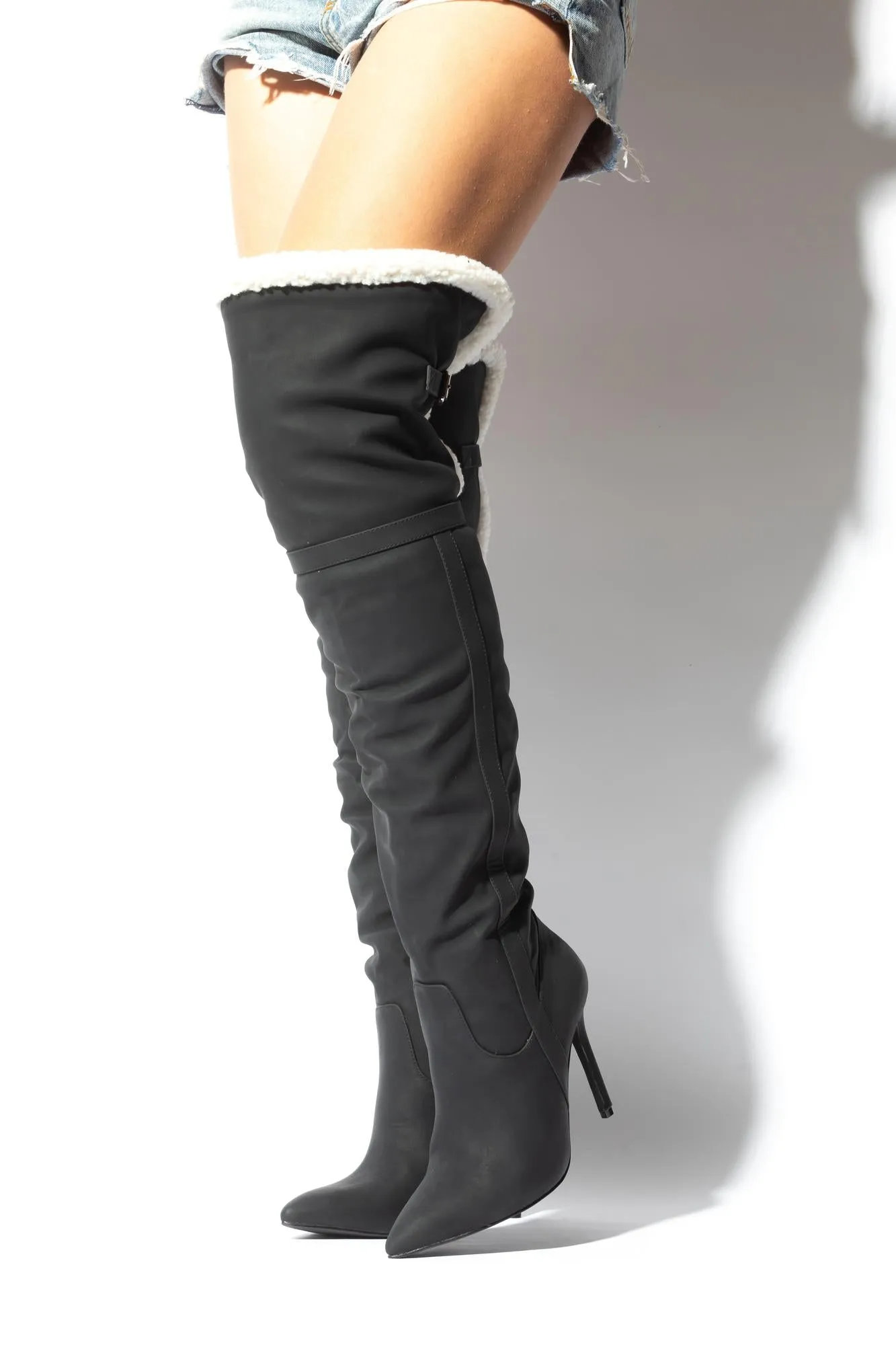 LOVE CIRCLE MATA SHOES