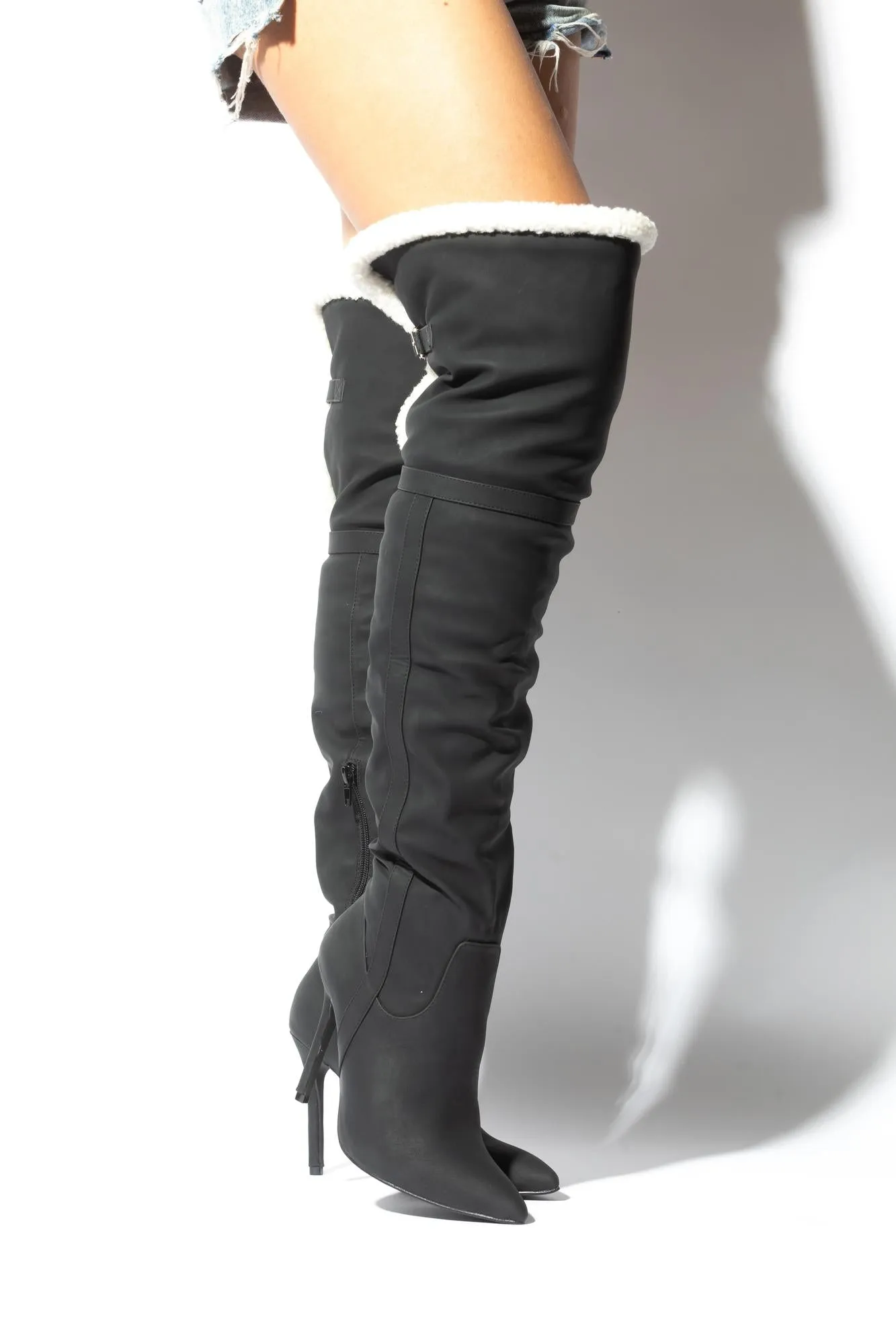 LOVE CIRCLE MATA SHOES