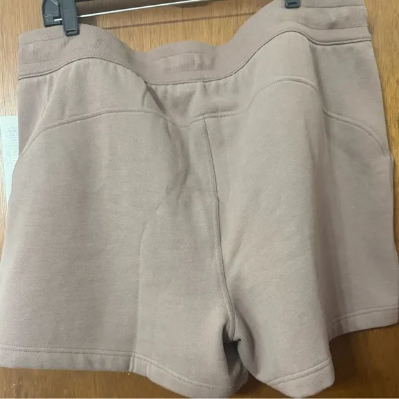 NWT Lululemon scuba short 5”