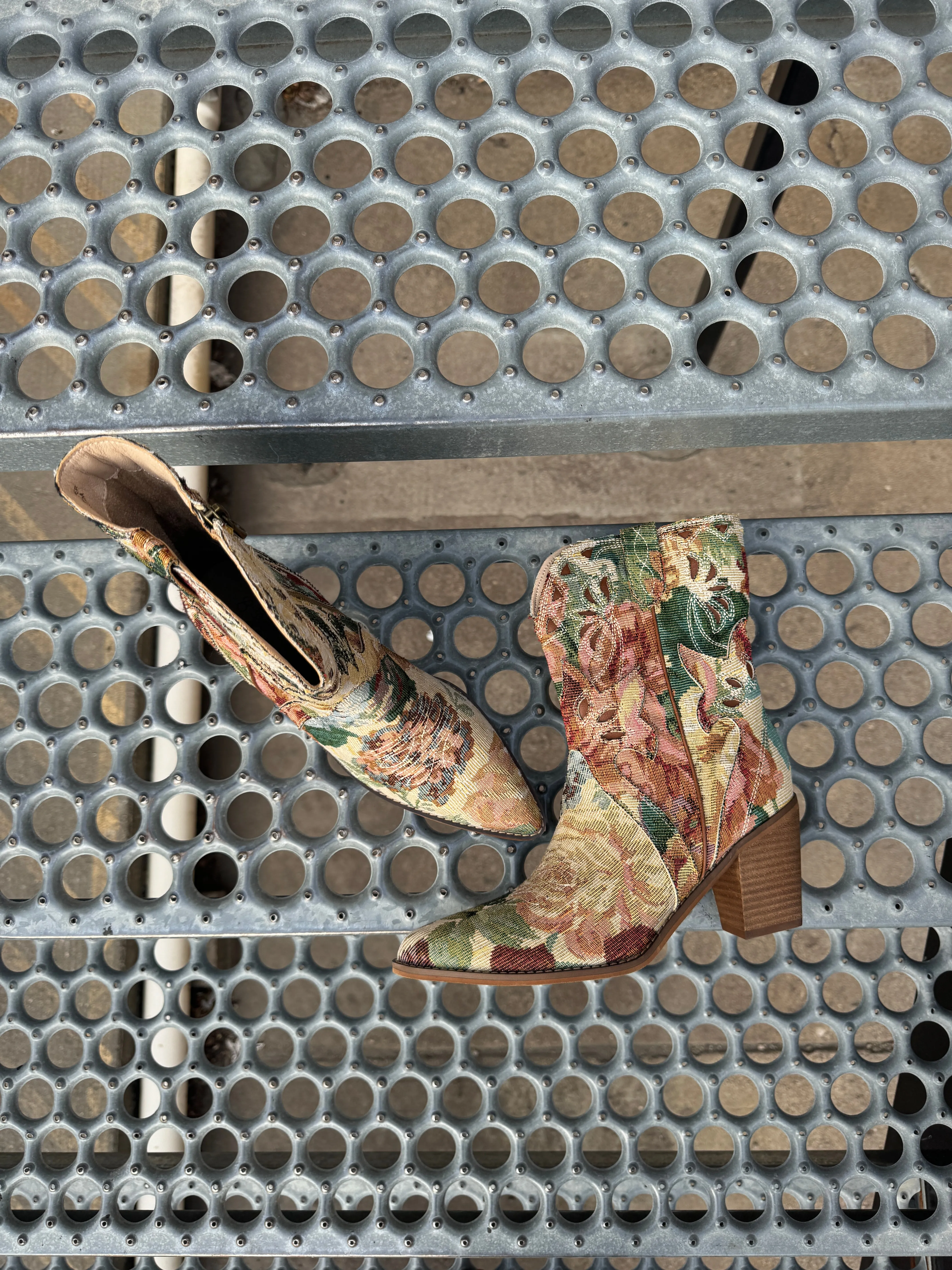 Oasis Society Floral Sorel Boot