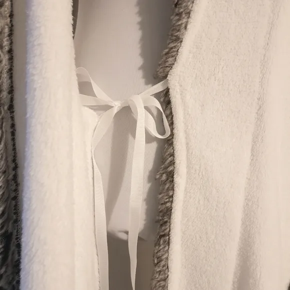 Plush robe with faux fur