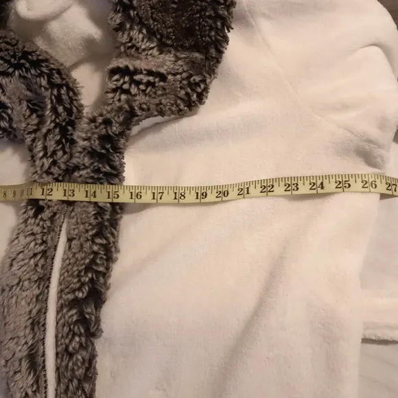 Plush robe with faux fur