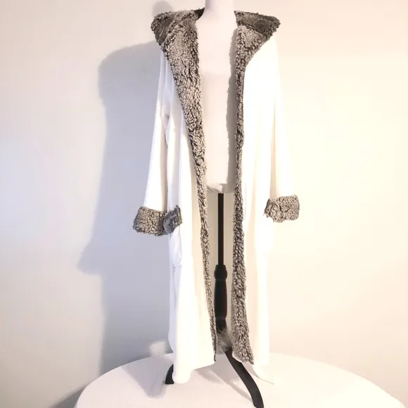 Plush robe with faux fur