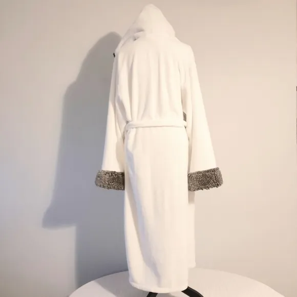 Plush robe with faux fur