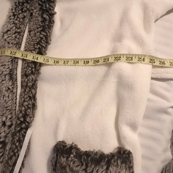 Plush robe with faux fur