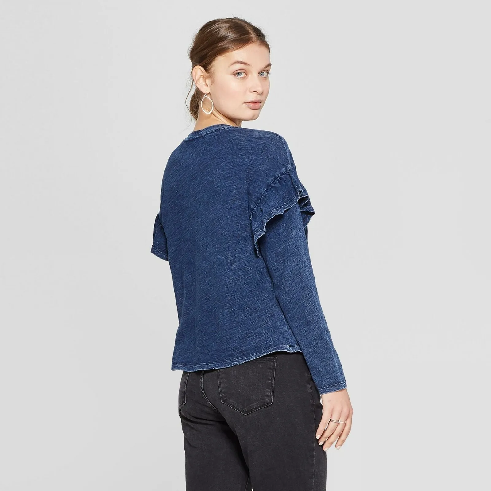 Universal Thread Women's Long Sleeve Ruffle T-Shirt
