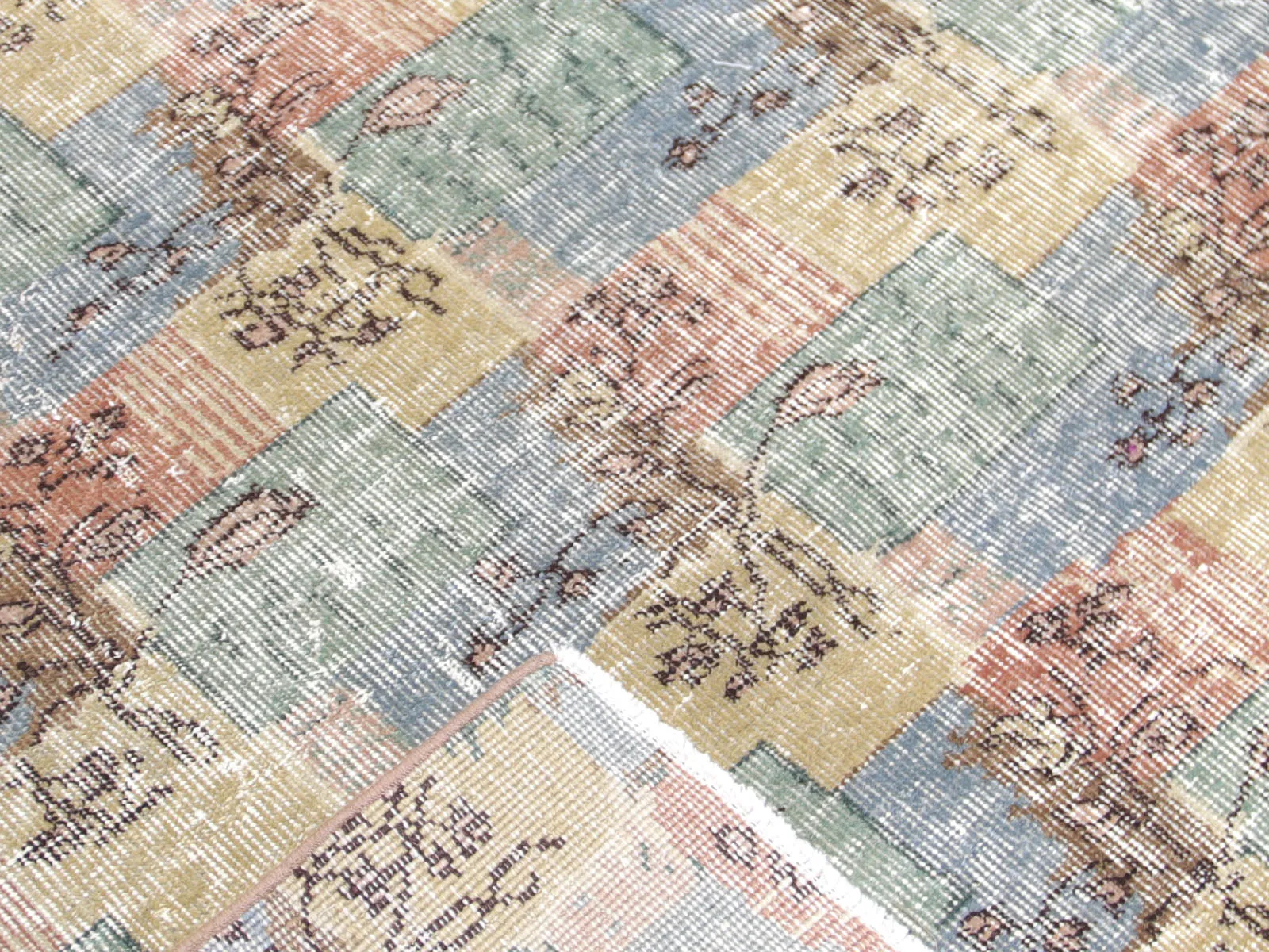 Vintage Turkish Mid-Century-Modern Rug - 5'10" x 8'7"